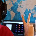 Hétfőtől folytatódik az online oktatás school