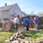 Sikerült félig kitakarítani a temetőt és felvágni minden fát Sikerült félig kitakarítani a temetőt és felvágni minden fát