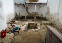 Elkezdődtek a gombafertőzés eltávolításának munkálatai a templomunkban Elkezdődtek a gombafertőzés eltávolításának munkálatai a templomunkban / Fotó: Nagygalambfalvi Református Egyházközség